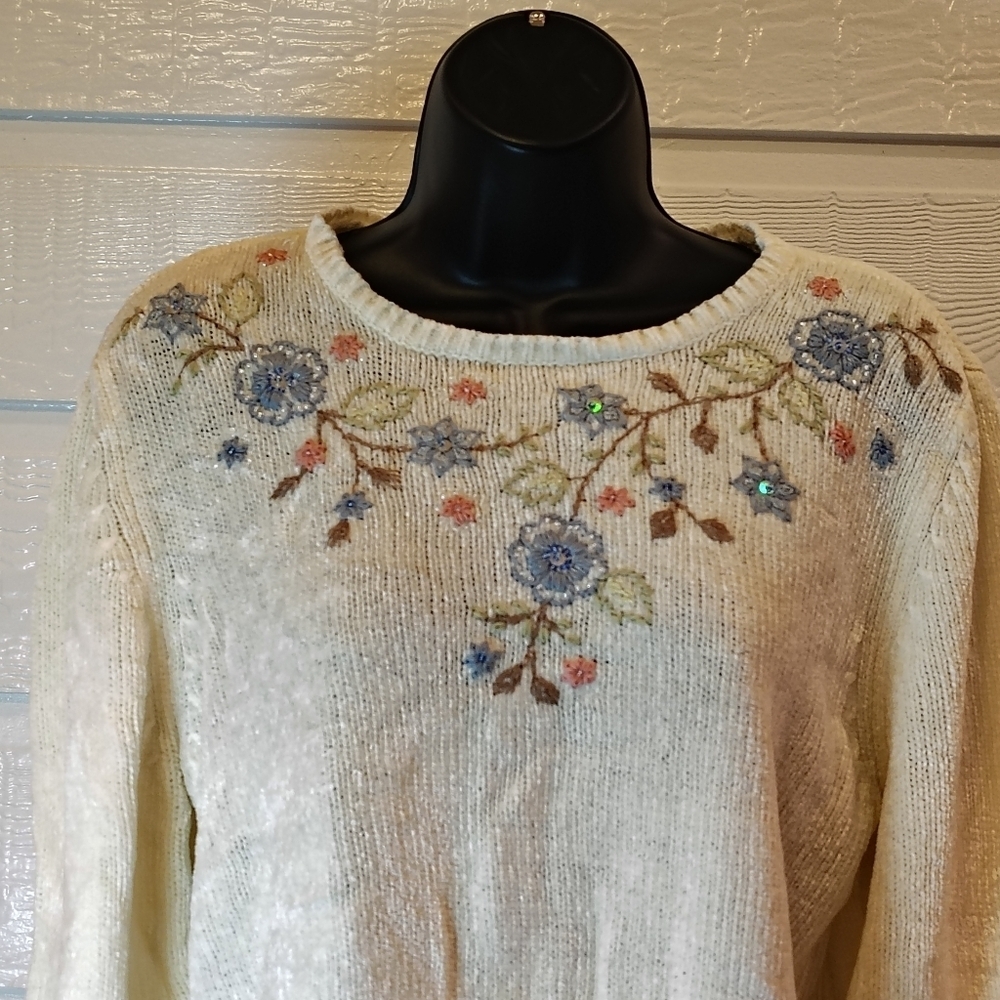 VINTAGE SWEATER WOMENS WOMEN MEDIUM WHITE EMBROIDERED‎ FLOWER SOFT COTTAGE CORE